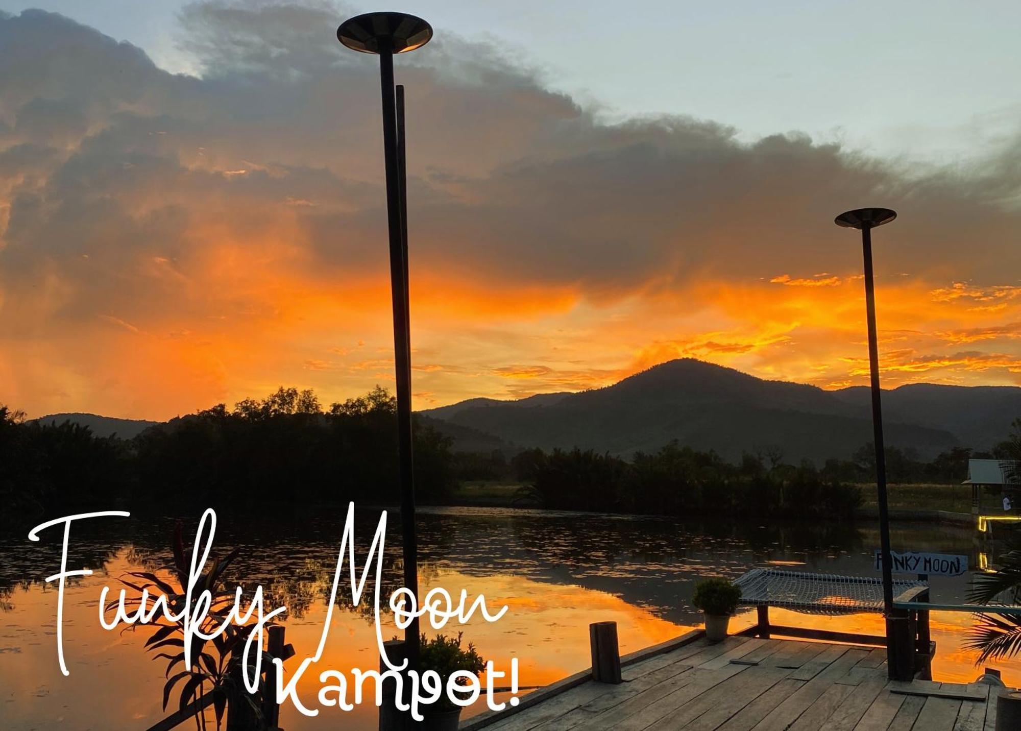Funky Moon Kampot Hostel ภายนอก รูปภาพ