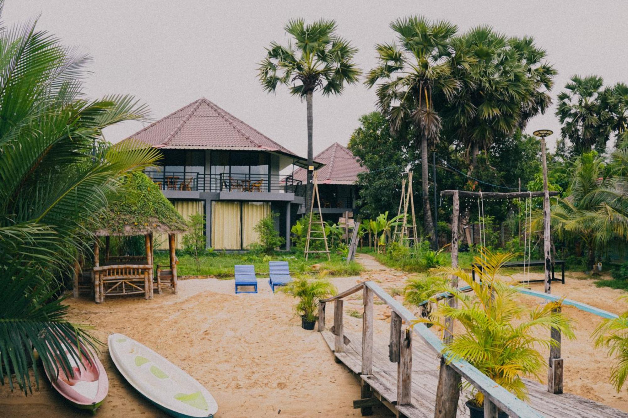 Funky Moon Kampot Hostel ภายนอก รูปภาพ